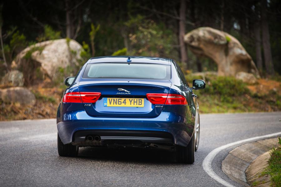  Jaguar XE R Sport 2015 года  (фото 8 из 30)